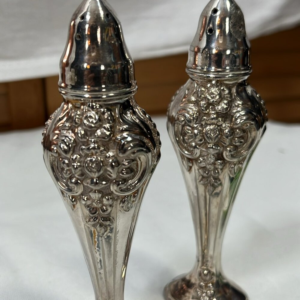 Rogers  1881  Oneida Ornate  Silver Plate salt and‎ pepper shakers Vintage 5.5”